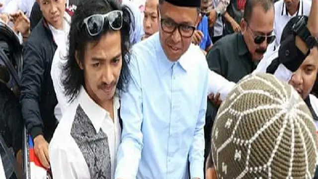Cagub Sulsel Nurdin Abdullah Serap Aspirasi Warga Dengan Blusukan (Liputan6.com/ Eka Hakim)
