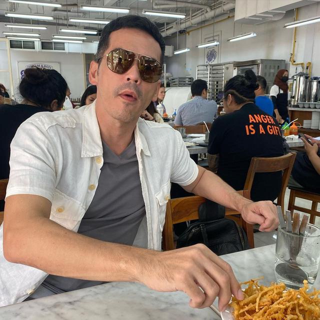 7 Potret Terbaru Atalarik Syach yang Masih Betah Menduda, Curi Perhatian