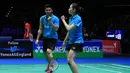 Zhang/Zhao sempat memimpin perolehan angka pada gim pertama, tapi dengan margin tipis. Perlahan, Praveen/Debby berhasil menyusul dan memimpin angka secara bergantian. (PBSI/Nafielah)