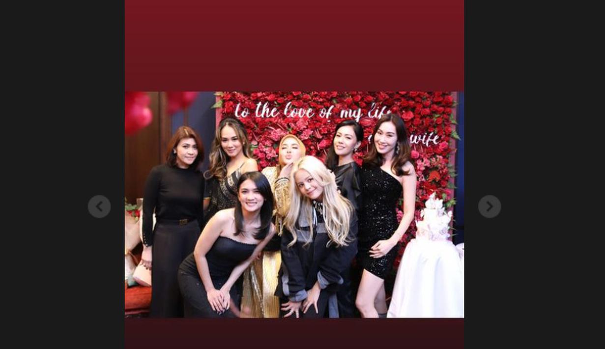 Keseruan Sorn di ulang tahun Syahrini. (Foto: Instagram/ princessyahrini)