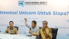 Menkominfo Rudiantara (tengah), Ketua Dewan Komisioner OJK Wimboh Santoso (kanan) dan Kepala BKPM Thomas Lembong dalam diskusi Forum Merdeka Barat (FMB) 9 bertajuk 'Investasi Unicorn untuk Siapa?' di Jakarta, Selasa (26/2). (Liputan6.com/Herman Zakharia)