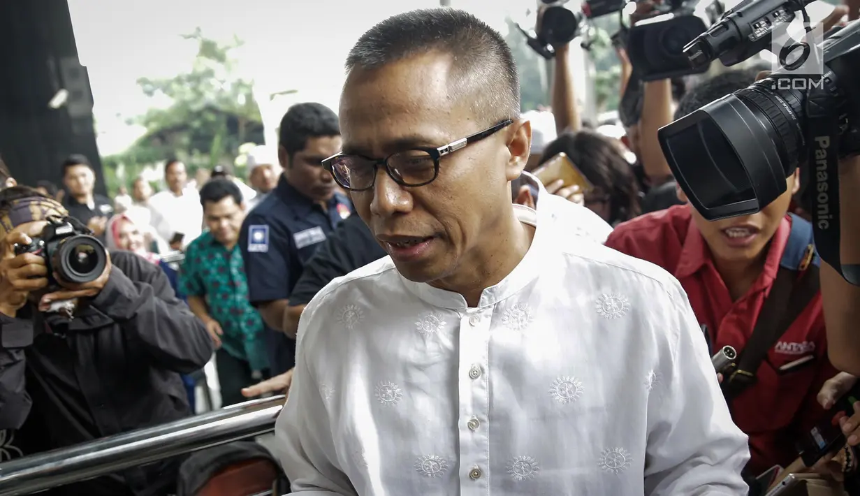 Politisi PAN, Drajad Wibowo mendatangi Gedung KPK, Jakarta, Senin (6/5). Sejumlah politisi PAN mewakili Amien Rais untuk menjelaskan soal uang Rp600 juta di kasus korupsi pengadaan alkes yang menjerat Siti Fadilah. (Liputan6.com/Faizal Fanani)