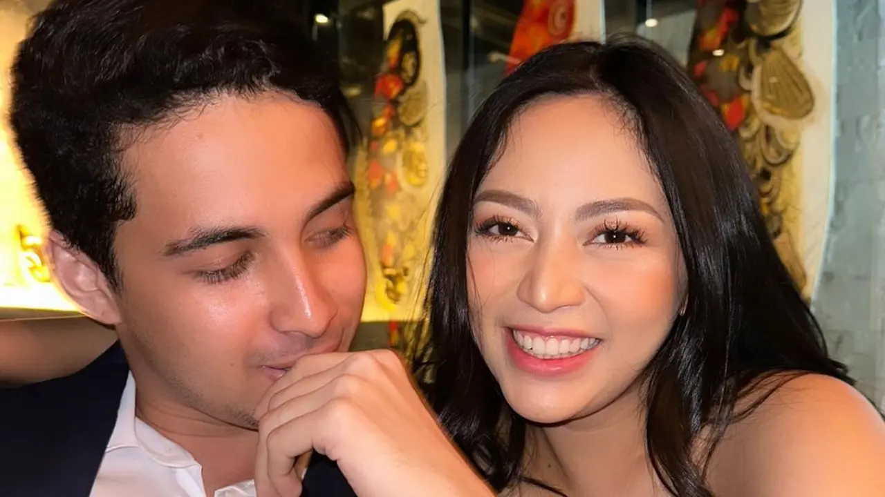 6 Potret Gaya Couple Rachel Vennya dan Sang Kekasih Salim Nauderer di Nikahan Sahabat