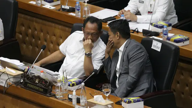 Bahas RUU Pilkada, Mendagri dan Menkumham Hadiri Rapat Kerja Bersama Baleg DPR
