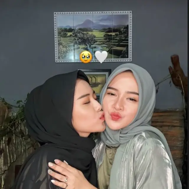 Dikabarkan Telah Resmi Menikah, Ini 6 Potret Bella Bonita di Malam Pengajian