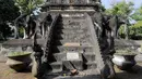 Wat Chiang Man memiliki 'chedi' atau stupa bergaya Lanna dan ditopang oleh patung berbentuk gajah. (Bola.com/Bagaskara Lazuardi)