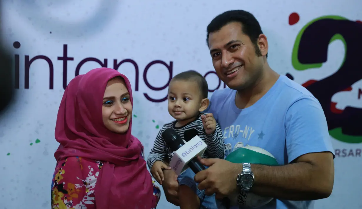 "Ane biasa berangkat pagi. Kalau urusan syuting, paling satu dua aja yang ane terima. Ya, tawaran untuk main sinetron komedi masih tetap ada. Yang penting, waktunya enggak bentrok dengan pekerjaan ane," ungkap Said Bajuri. (Adrian Putra/Bintang.com)