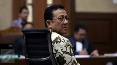 Terdakwa kasus dugaan suap gula impor, Irman Gusman menjalani sidang lanjutan di Pengadilan Tipikor Jakarta, Selasa (15/11). Irman melalui kuasa hukumnya membacakan eksepsi atau nota keberatan atas dakwaan jaksa penuntut umum.  (Liputan6.com/Johan Tallo)