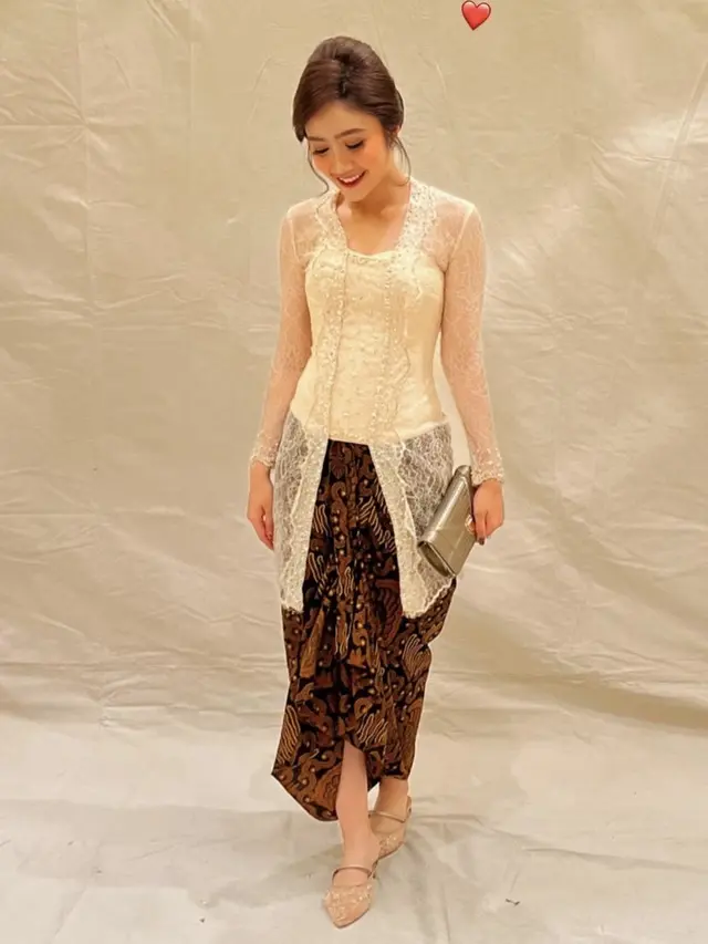 Model Pakaian Bridesmaid ala Febby Rastanty