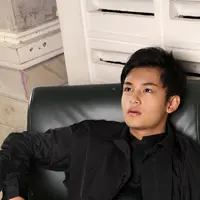 Randy Martin (Wardrobe by Isis, foto Galih W. Satria/Bintang.com)