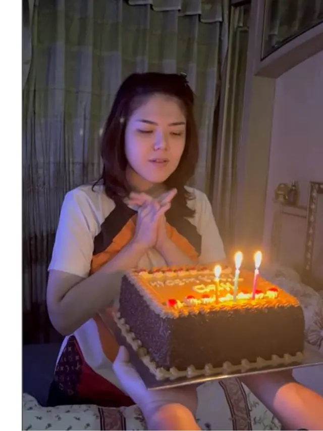 6 Potret Tina Toon Rayakan Ultah ke-30 Bareng Suami, Tampil Bak Barbie