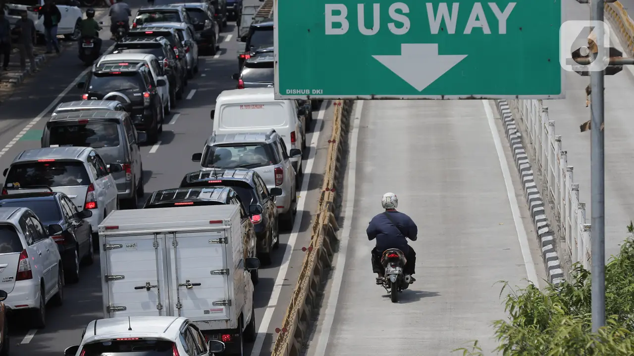 Kamera Tilang Elektronik di Busway