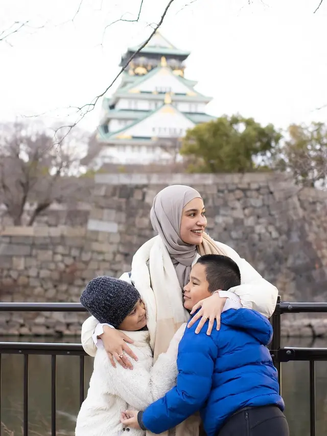 7 Potret Teuku Wisnu dan Shireen Sungkar Ajak Anak Liburan ke Jepang, Seru Banget