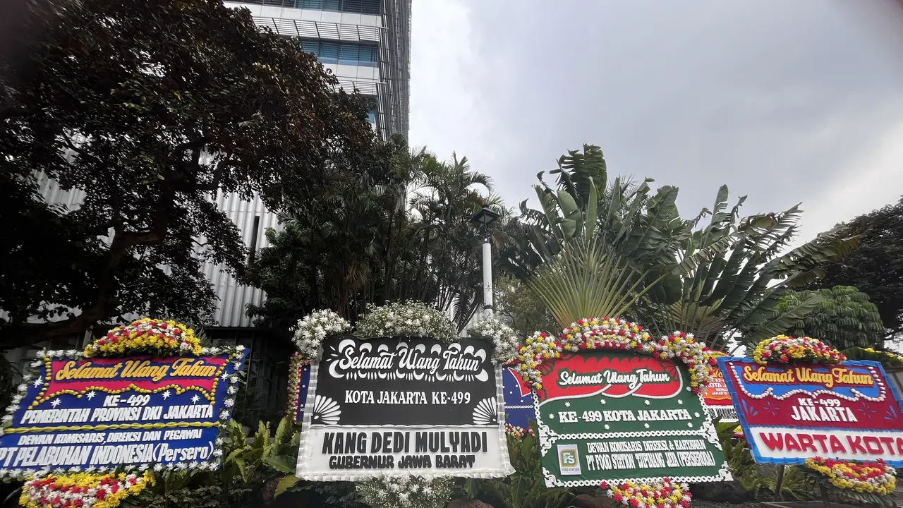 Karangan Bunga Dedi Mulyadi Curi Perhatian di HUT ke-499 Jakarta