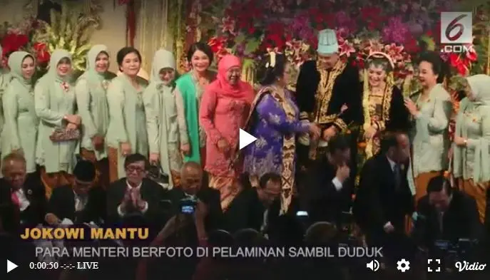 Para menteri dan istrinya berfoto bersama Kahiyang Ayu-Bobby Nasution (Foto: Liputan6.com)