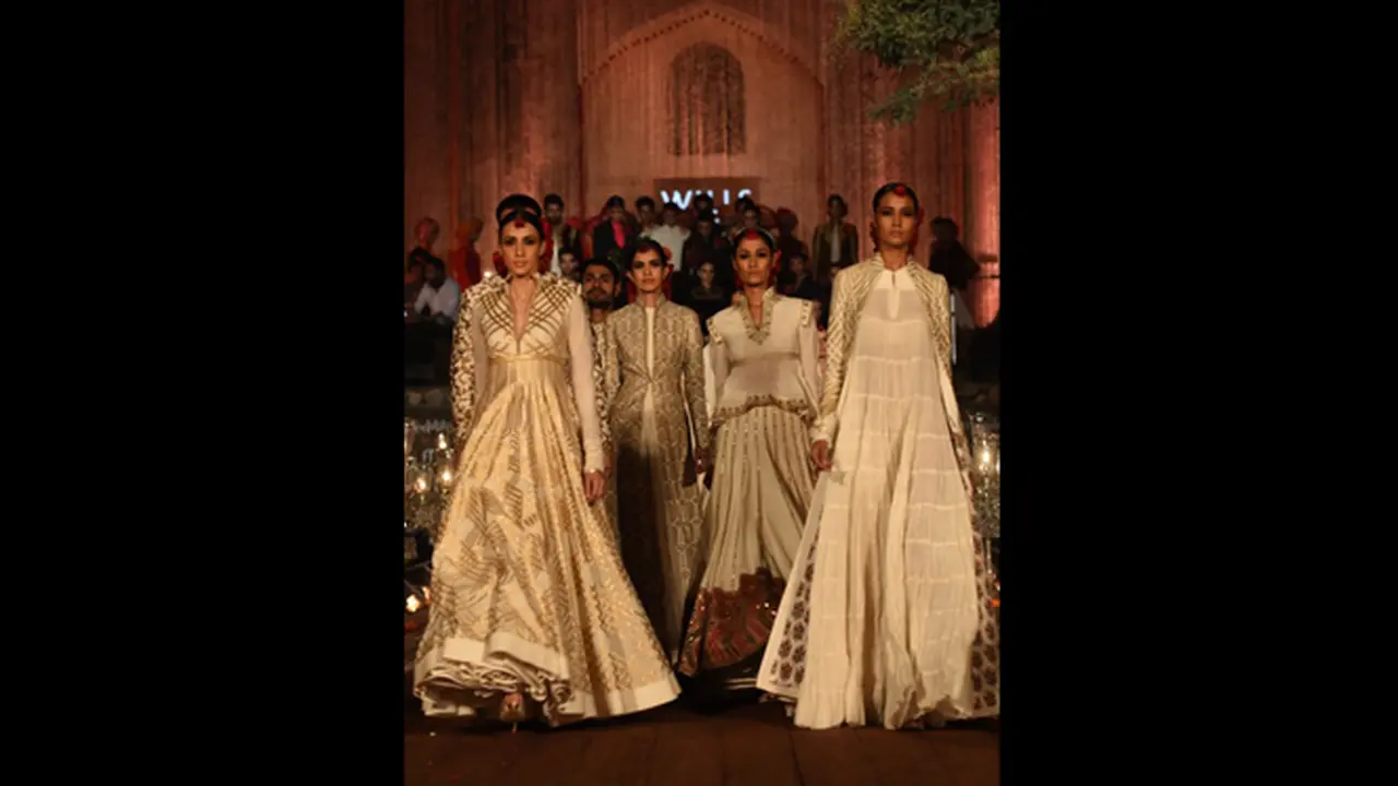 INDIA FASHION BAL