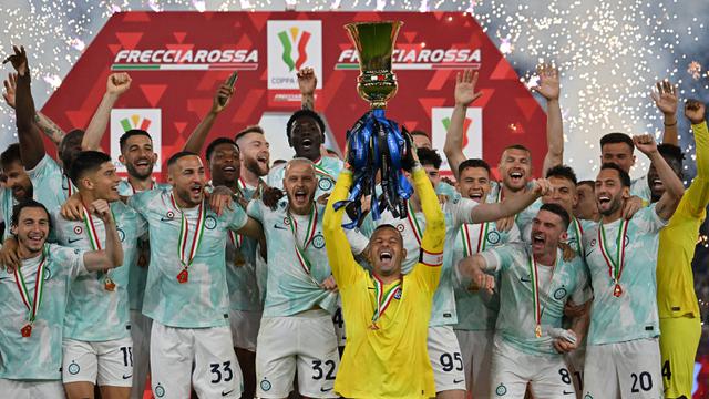 Foto: Momen Manis Pahit 11 Tahun Samir Handanovic Bersama Inter Milan, Selamat Tinggal Kapten!