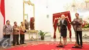 Presiden Joko Widodo memberikan keterangan pers dengan Direktur Pelaksana Dana Moneter Internasional (IMF) Christine Lagarde usai pertemuan tertutup di Istana Merdeka, Jakarta, Selasa (1/9/2015). (Liputan6.com/Faizal Fanani)