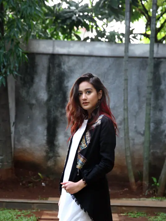 Saat menjalani pemotretan, ia merepresentasikan cewek yang dikhianati kekasihnya. Dan menyimpan dendam mendalam dalam dirinya. (Nurwahyunan/Bintang.com)