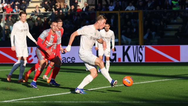 Foto: Emil Audero Dibuat Tak Berdaya Rasmus Hojlund, Napoli Tekuk Cremonese di Liga Italia