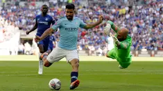 Pemain Manchester City, Sergio Aguero menendang bola ke gawang saat bertanding melawan Chelsea dalam Community Shield di Wembley, London, Inggris, Minggu (5/8). Manchester City menang 2-0. (AP Photo/Tim Ireland)
