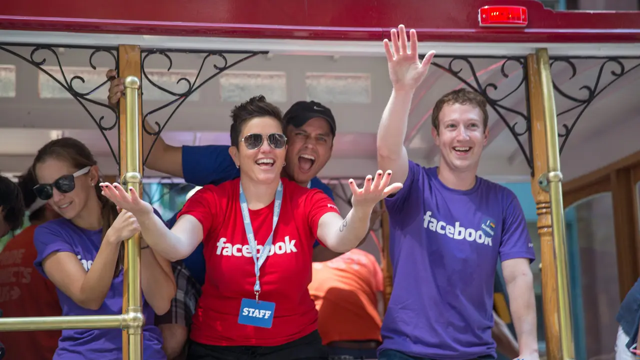 6 Juta Pengguna Facebook Mengaku Gay