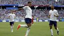 Gelandang Inggris, Jesse Lingard, merayakan gol yang dicetaknya ke gawang Panama pada laga grup G Piala Dunia di Stadion Nizhny Novgorod, Nizhny Novgorod, Minggu (24/6/2018). Inggris menang 6-1 atas Panama. (AP/Victor Caivano)