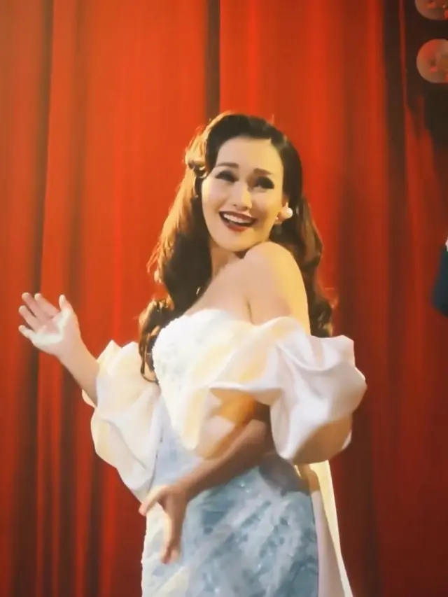 7 Potret Ayu Ting Ting Tampil Memesona Bergaya Bak Noni Belanda Ini Banjir Pujian