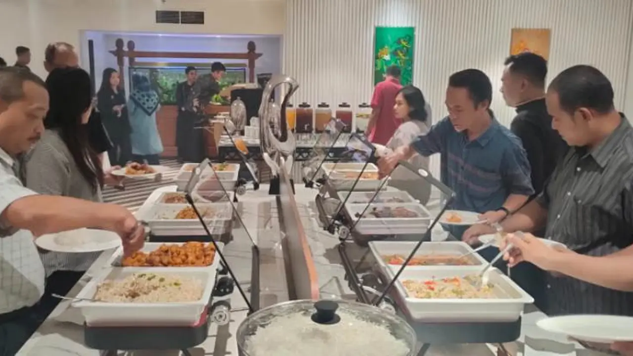 Mencoba Menu Buka Puasa yang Bikin Nagih dan Berkesan di Hotel Grand Sahid Jaya. (Liputan6.com/Henry)