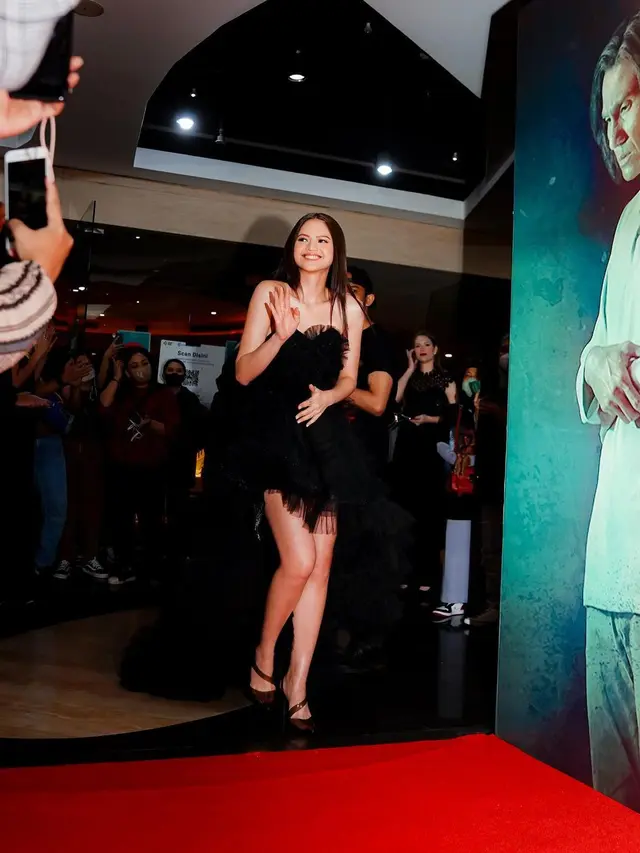 Makin Menawan, Ini 7 Potret Maudy Effrosina Pemain Film Qodrat dengan Gaun Hitam