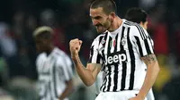Bek Juventus, Leonardo Bonucci, merayakan gol ke gawang Inter Milan pada laga Serie A di Juventus Stadium, Turin, Senin (29/2/2016) dini hari WIB. (AFP/Marco Bertorello)