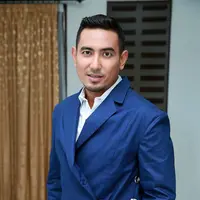 Penyanyi Rio Febrian memanfaatkan momen Natal untuk berbagi, karena selama Natal berlangsung ia disibukkan tampil diberbagai tempat untuk menyanyi di beberapa tempat di Indonesia. (Deki Prayoga/Bintang.com)