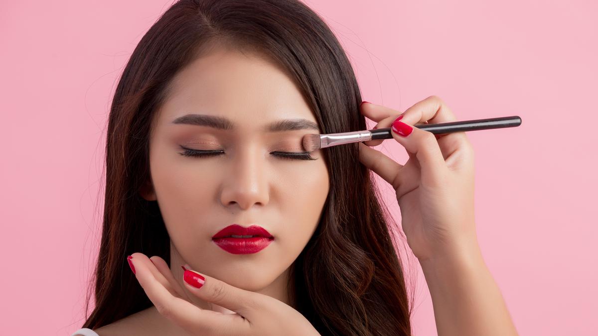 5 Tips agar Eyeshadow Tahan Lama Beauty