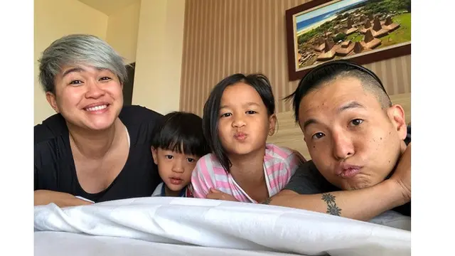 Rayakan Ulang Tahun ke-38, Ini 6 Momen Kebersamaan Ernest Prakasa dan Keluarga