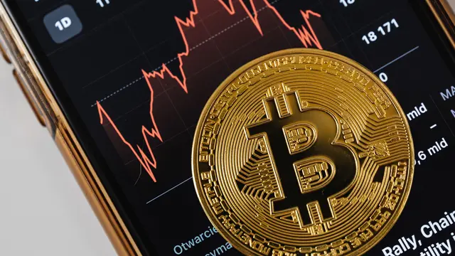 Bitcoin dan Emas Bisa Ambil Momentum Ketegangan Geopolitik dan Pemilu AS