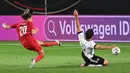 Kedudukan 1-0 ini cukup lama, tetapi tak sampai peluit akhir pertandingan. Pada menit ke-71 Yussuf Poulusen berhasil menyamakan kedudukan dengan memanfaatkan umpan terobosan dari Thomas Delaney. Gol Poulusen membuat kedudukan satu sama. (Foto: AFP/Pool/Frederico Gambarini)