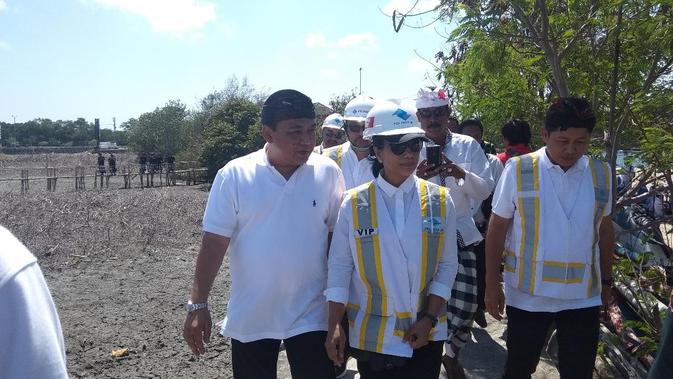 Menteri BUMN Rini Soemarno meninjau proyek reklamasi Pelabuhan Benoa (Liputan6.com/Dewi Divianta)