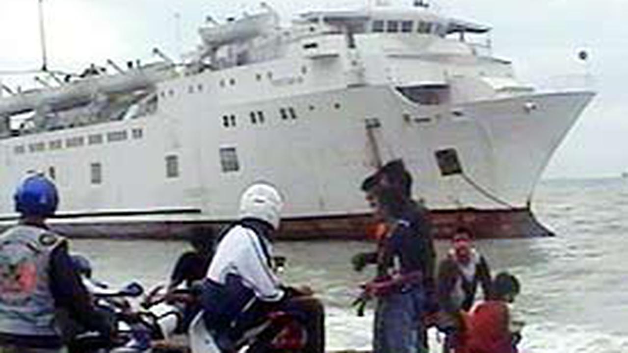 Kapal Tristar 8 Terempas Ombak Besar