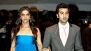 Pertanyaan mengenai pernikahan Ranbir Kapoor dan sang kekasih, Katrina Kaif telah menjadi perbincangan saat ini. Namun lawan main sang aktor di film terbarunya ‘Tamasha’, Deepika Padukone justru mengatakan hal mengejutkan. (Bintang/EPA)