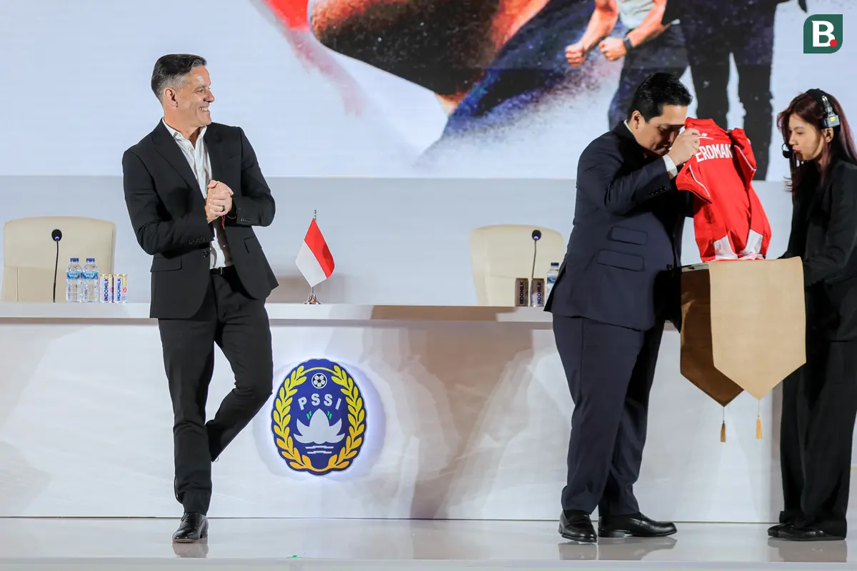 Foto: Ajak Keluarga, John Herdman Resmi Diperkenalkan Sebagai Pelatih Baru Timnas Indonesia