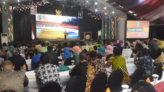 Gubernur Khofifah Minta Program Pengentasan Kemiskinan Lebih Inovatif