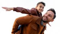 Ilustrasi ayah dan anak laki-laki. (Photo Copyright by Freepik)