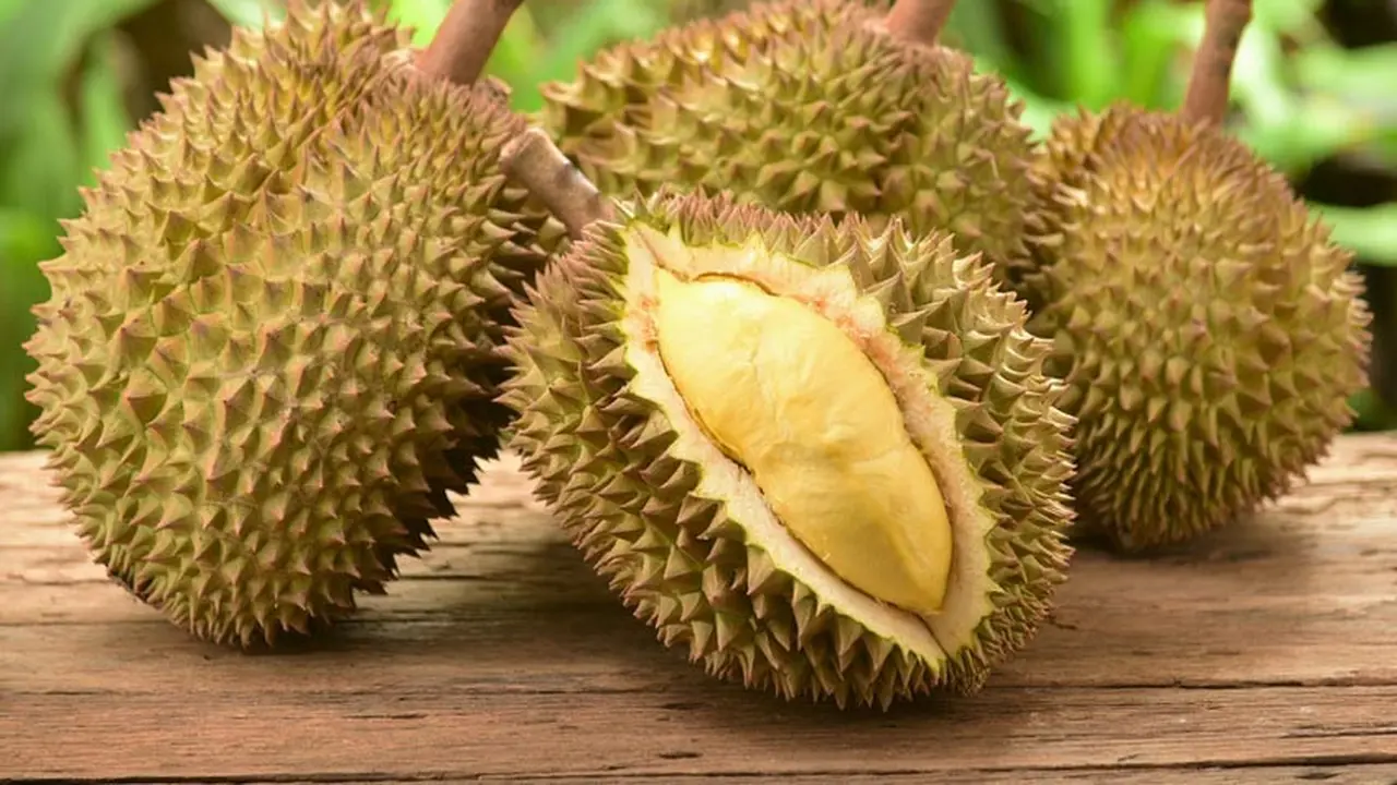 5 Alasan Kenapa Anda Perlu Makan Durian (Taveesak Srisomthavil/Shutterstock)