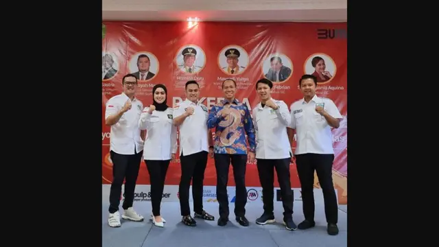 Raden Ayu Silvia Dina Kurnia Sari merupakan salah seorang wanita pebisnis sukses di Kota Palembang, Sumatera Selatan (Sumsel).