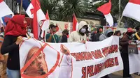 Massa Kontra Rizieq Shihab Demo di Polda Metro