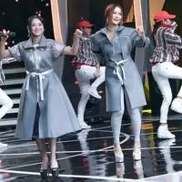 Pedangdut Inul Daratista dan Dewi Perssik meramaikan Konser Terima Kasih Indonesia untuk Para Juara di Studio 5 Indosiar, Selasa (4/9). Acara itu wujud apresiasi akan prestasi atlet selama pesta olahraga Asian Games 2018. (Liputan6.com/Immanuel Antonius)