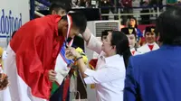 Selain menyaksikan pertandingan, Menko PMK Puan Maharani juga menyerahkan medali emas untuk atlet pencak silat Asian Games 2018 senin sore.