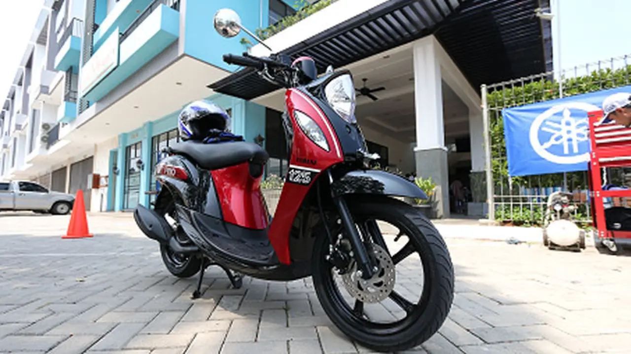 Kekinian, Padu Padan Hijab Menawan dengan Motor Skutik