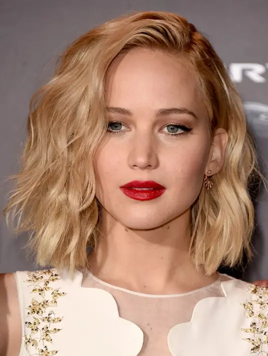 Selain itu aktris pemeran film ‘The Passengers’ ini juga mendonasikan uangnya senilai $2 Juta untuk rumah sakit pada awal tahun dan mengumpulkan uang untuk Asosiasi Jantung Amerika serta sekolah umum Jefferson County. (AFP/Bintang.com)