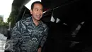 Tubagus Chaeri Wardhana saat turun dari mobil tahanan, Jakarta, Senin (21/3). Adik Atut Chosiyah diperiksa sebagai tersangka perkara dugaan korupsi proyek pengadaan alat kesehatan di Provinsi Banten tahun 2011-2013. (Liputan6.com/Helmi Afandi)